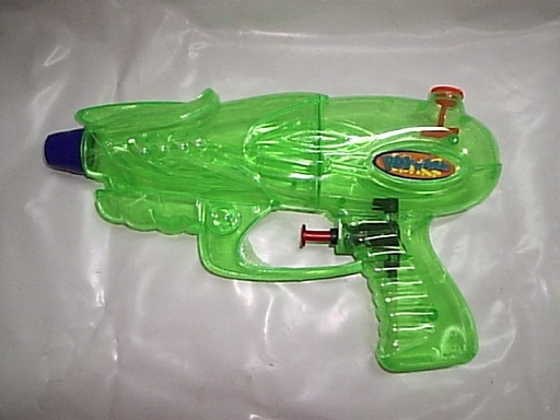 [SD2582] PISTOLA LANZA AGUA /17 abajo